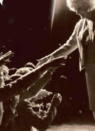 1983: Mary Kay świętuje swoje 20-lecie, a wartość sprzedaży hurtowej firmy przekracza 300 mln dolarów.