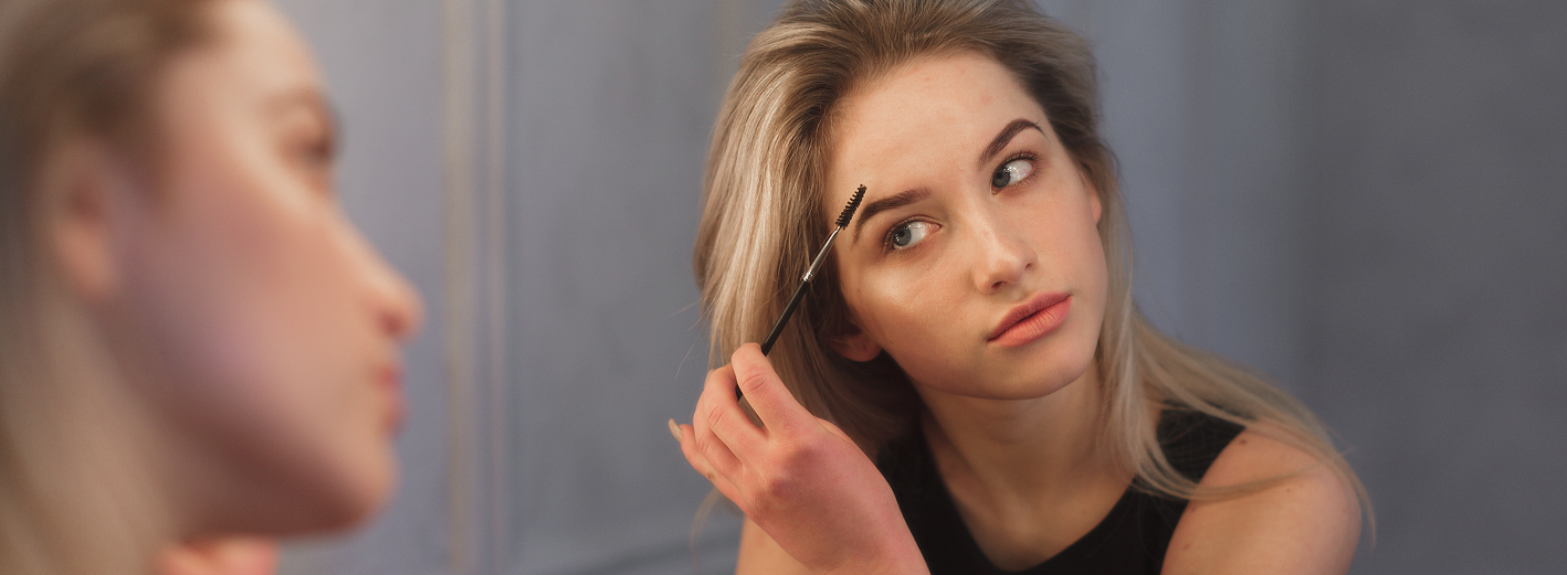 praca z brwiami Mary Kay